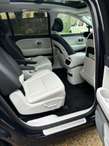 véhicule parfaitement équipé